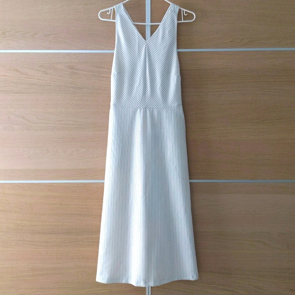Banana Republic, white pin stripe dress, size 6 - Picture 1 of 5